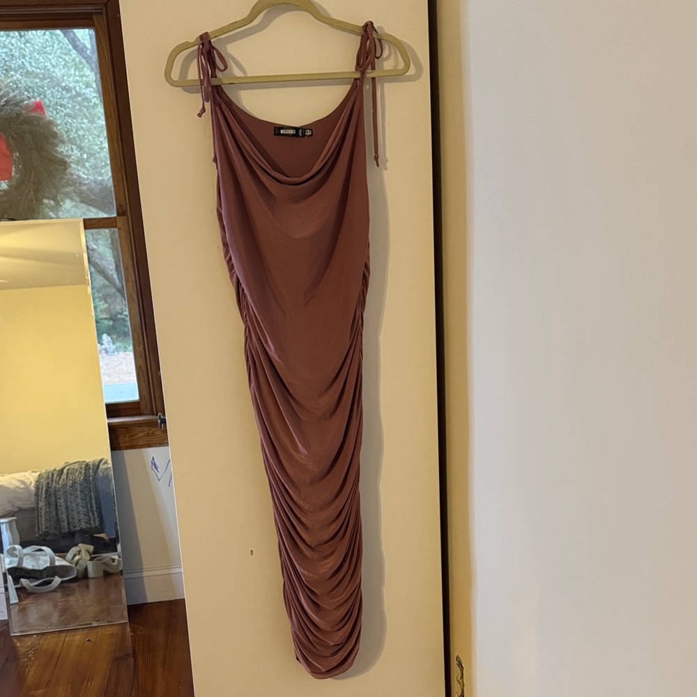 Miss guided maternity ruched midi dress